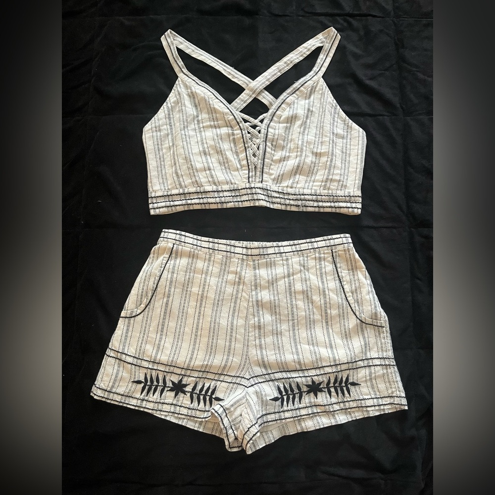 American Eagle Crop Top & matching Shorts